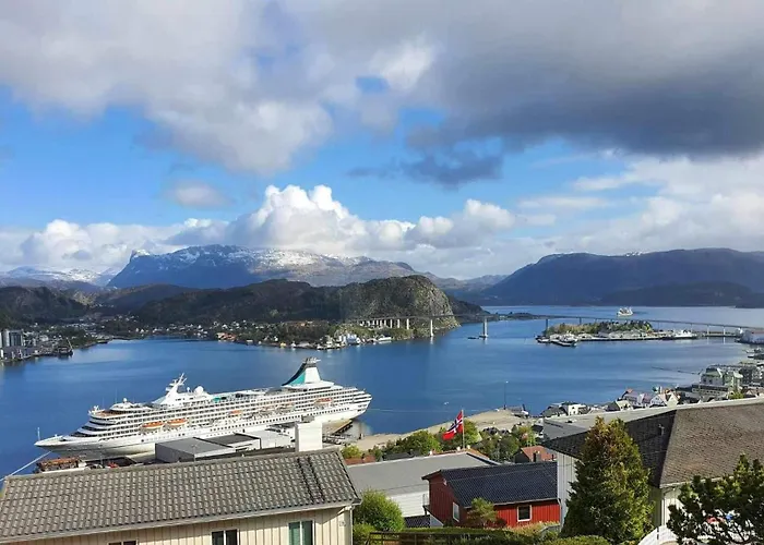 Maaloey Fjord & Mountain Panorama Appartamento *